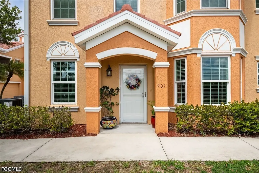 1848 Concordia Lake Circle Cape Coral FL 33909