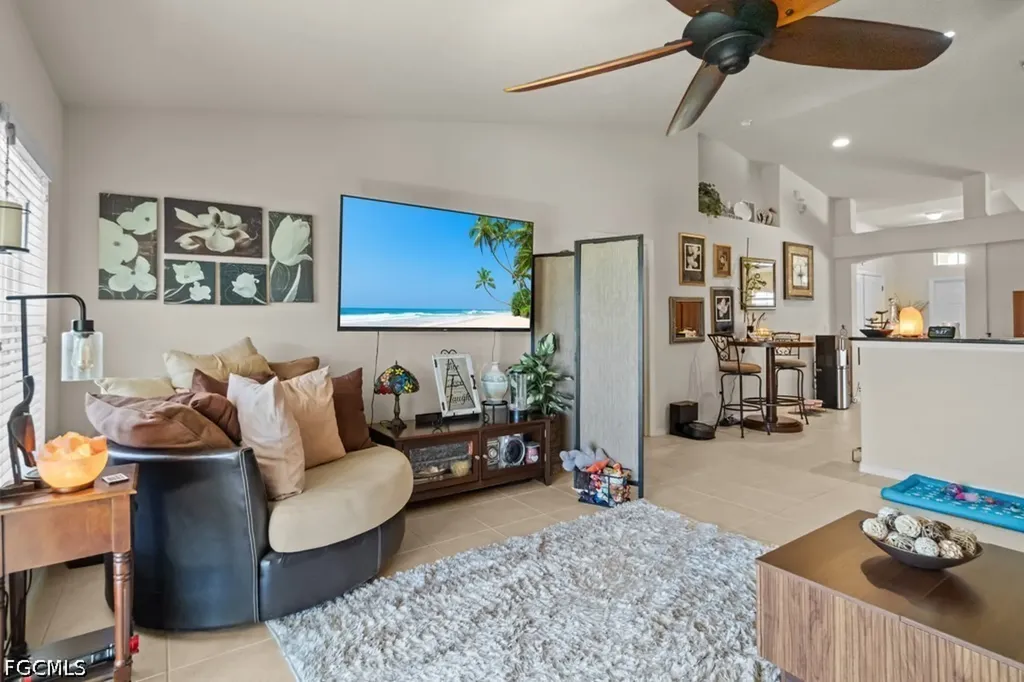 2724 NW 21st Terrace Cape Coral FL 33993