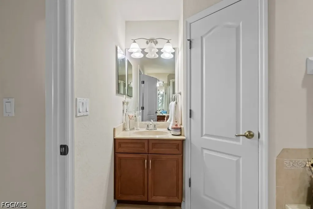 2724 NW 21st Terrace Cape Coral FL 33993
