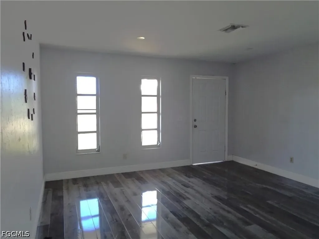 1939 SE 15th Place Cape Coral FL 33990