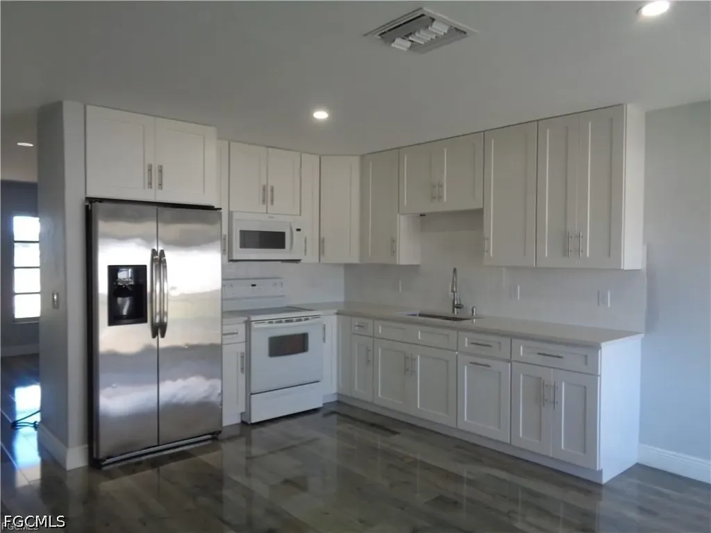 1939 SE 15th Place Cape Coral FL 33990
