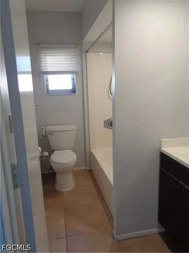 1939 SE 15th Place Cape Coral FL 33990
