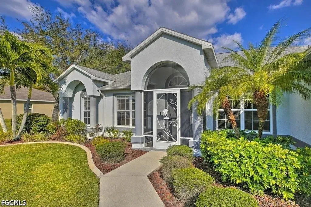 3223 SE Santa Barbara Place Cape Coral FL 33904