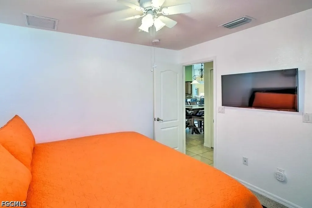 3223 SE Santa Barbara Place Cape Coral FL 33904