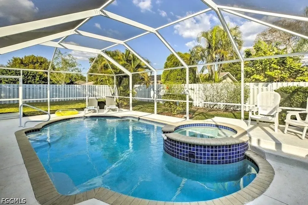 3223 SE Santa Barbara Place Cape Coral FL 33904