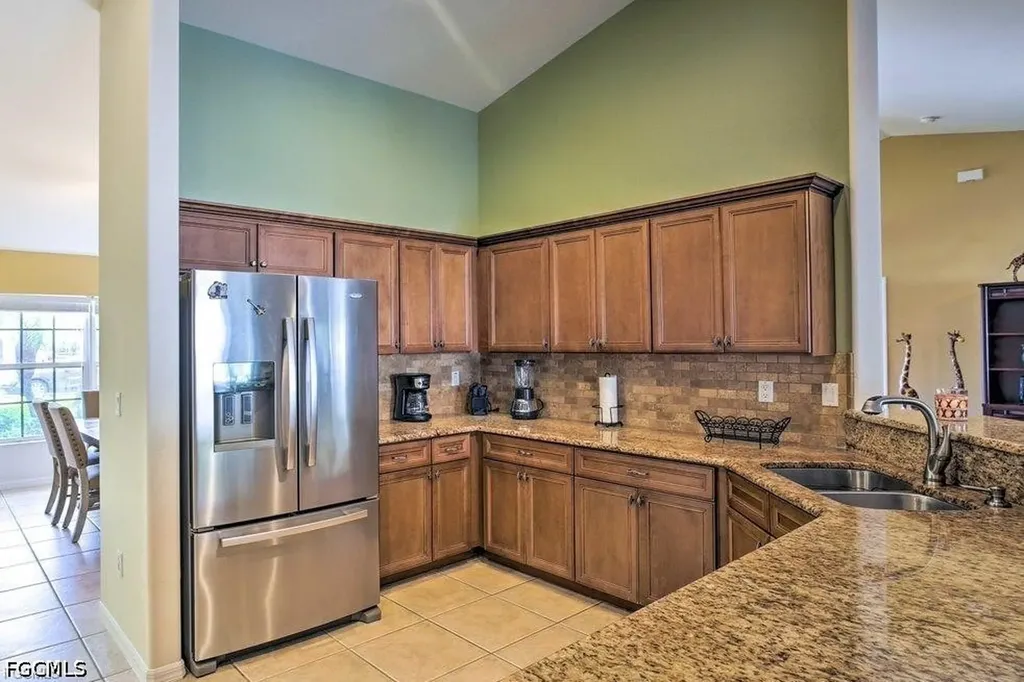 3223 SE Santa Barbara Place Cape Coral FL 33904