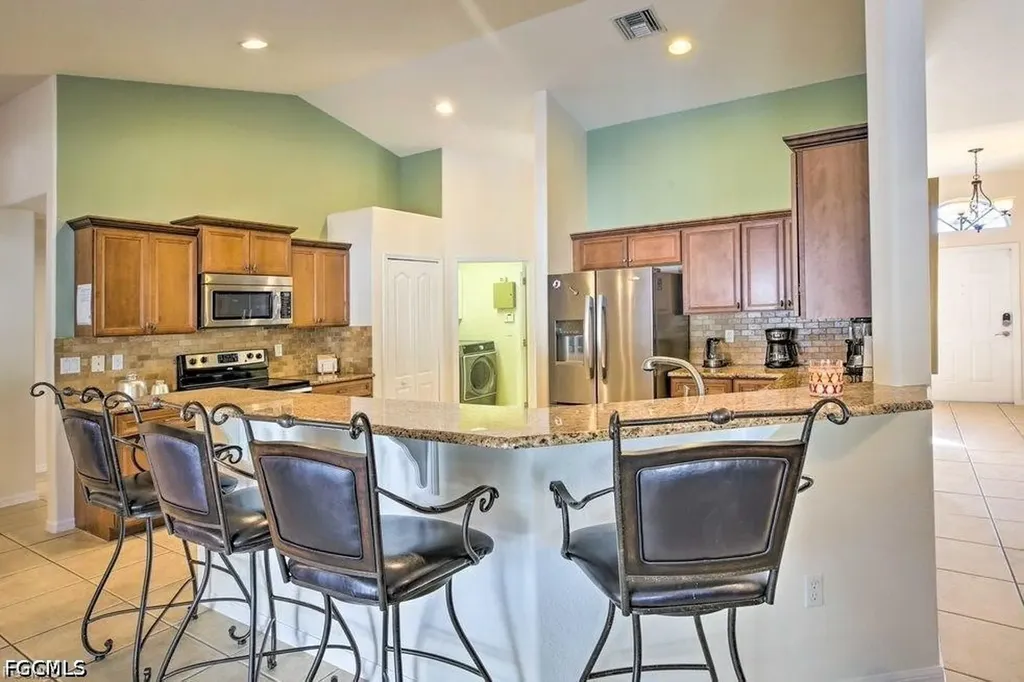 3223 SE Santa Barbara Place Cape Coral FL 33904