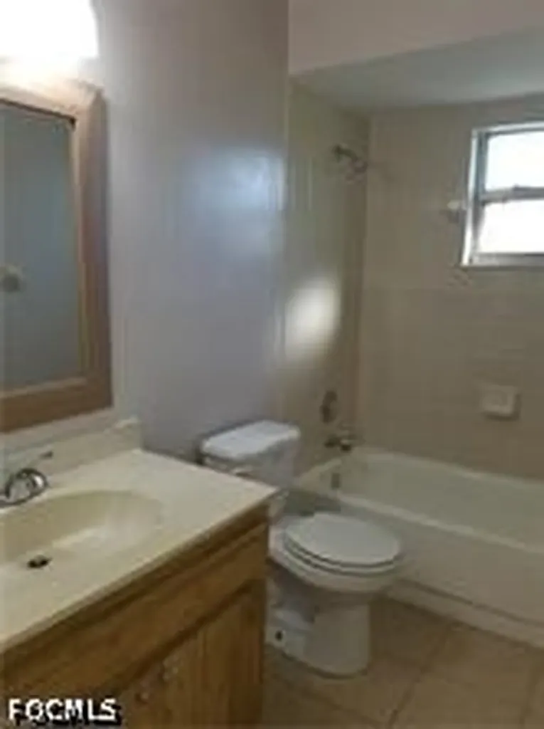 938 SE 24th Avenue Cape Coral FL 33990