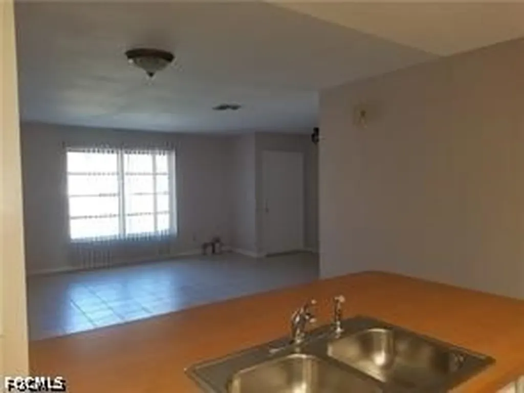 938 SE 24th Avenue Cape Coral FL 33990