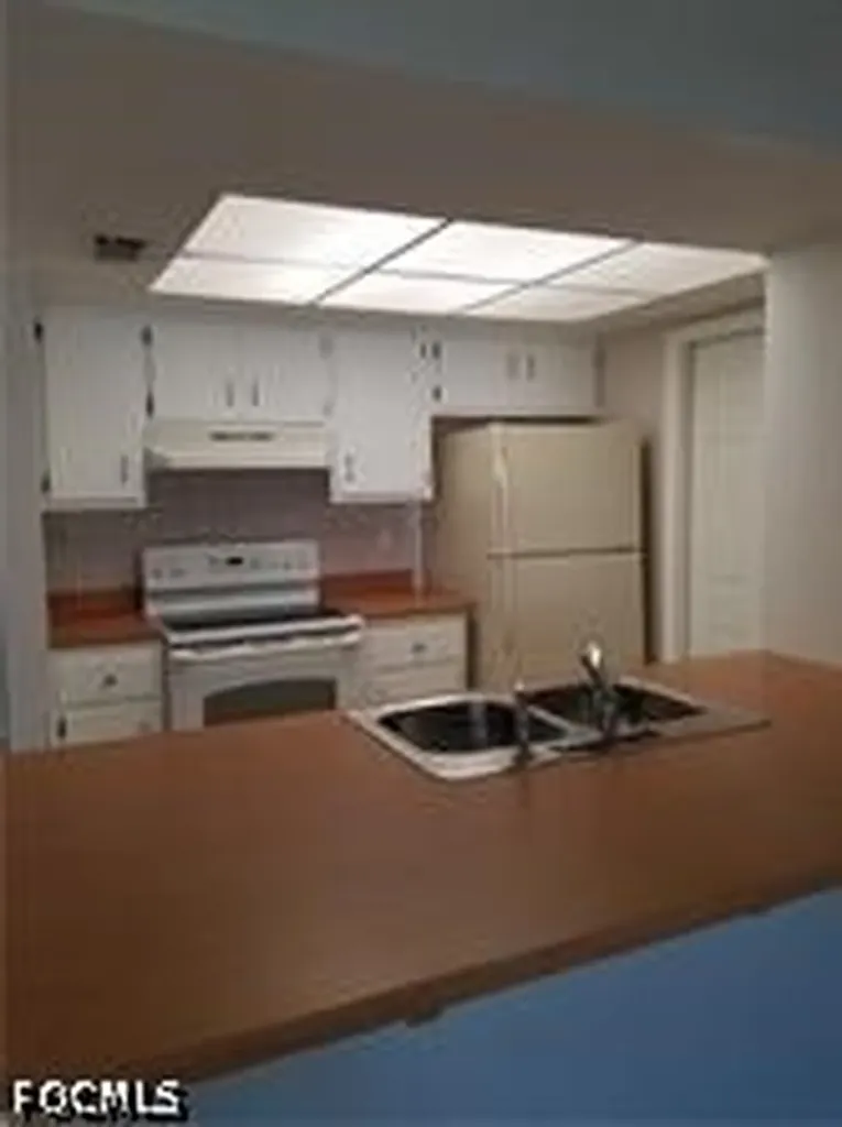 938 SE 24th Avenue Cape Coral FL 33990