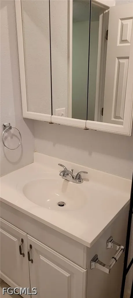 4611 Bayshore Drive Naples FL 34112