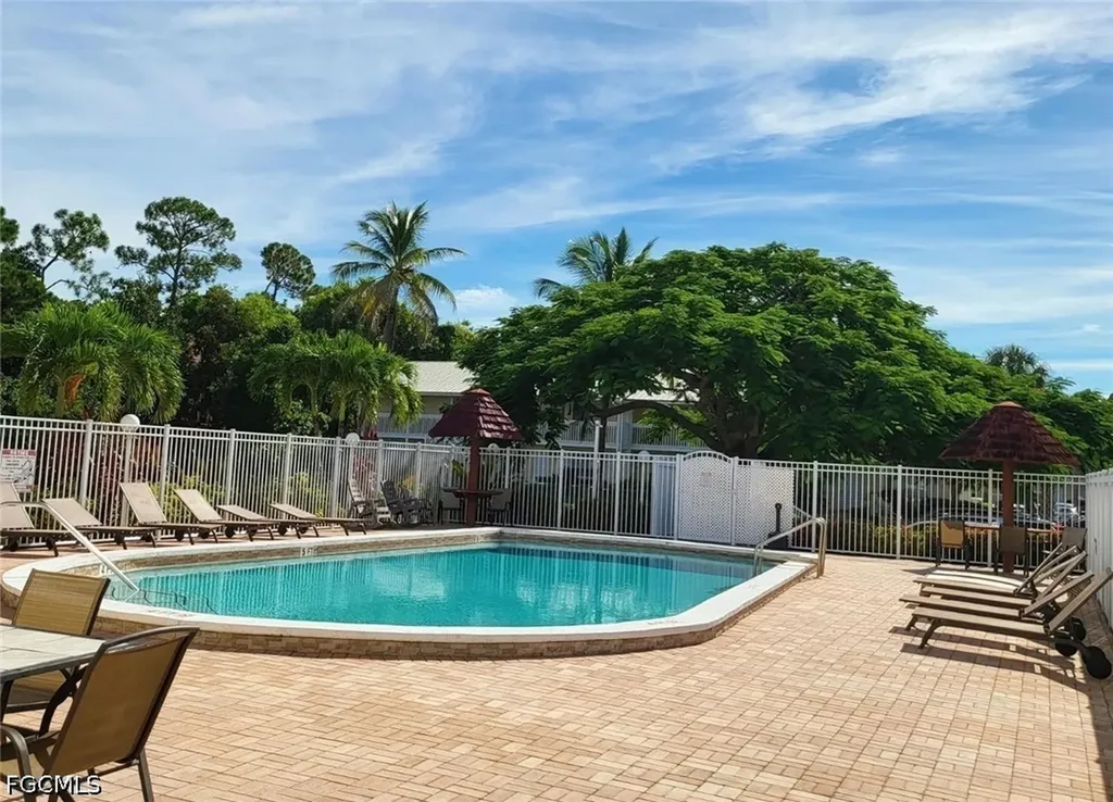 4611 Bayshore Drive Naples FL 34112