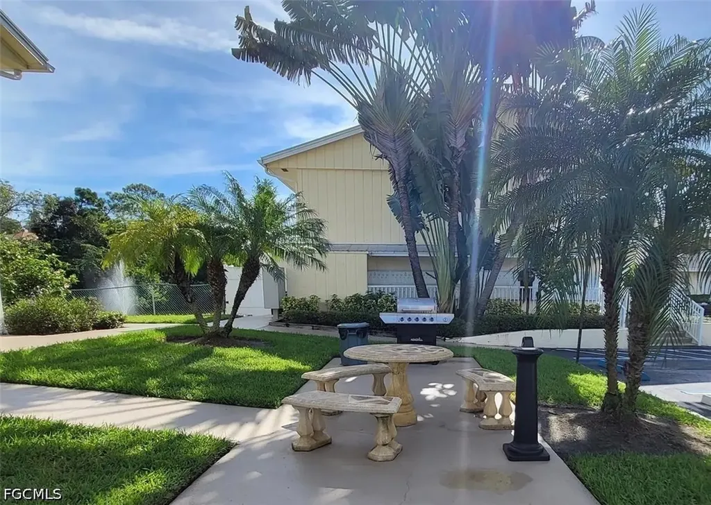 4611 Bayshore Drive Naples FL 34112