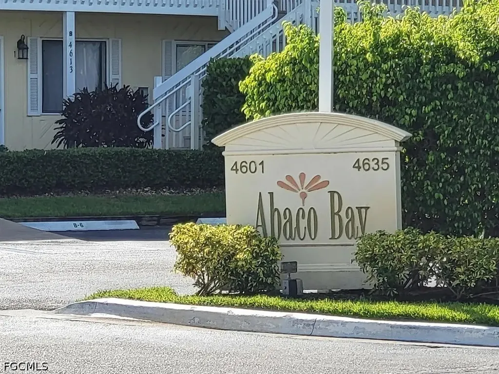 4611 Bayshore Drive Naples FL 34112