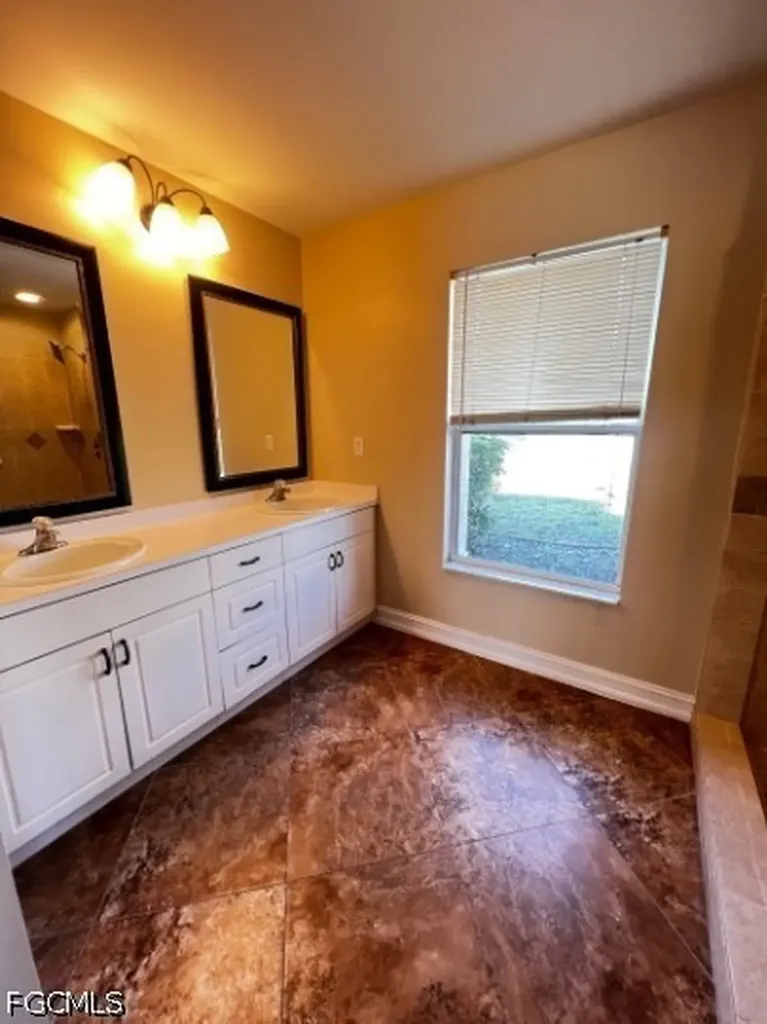 743 SW 6th Street Cape Coral FL 33991