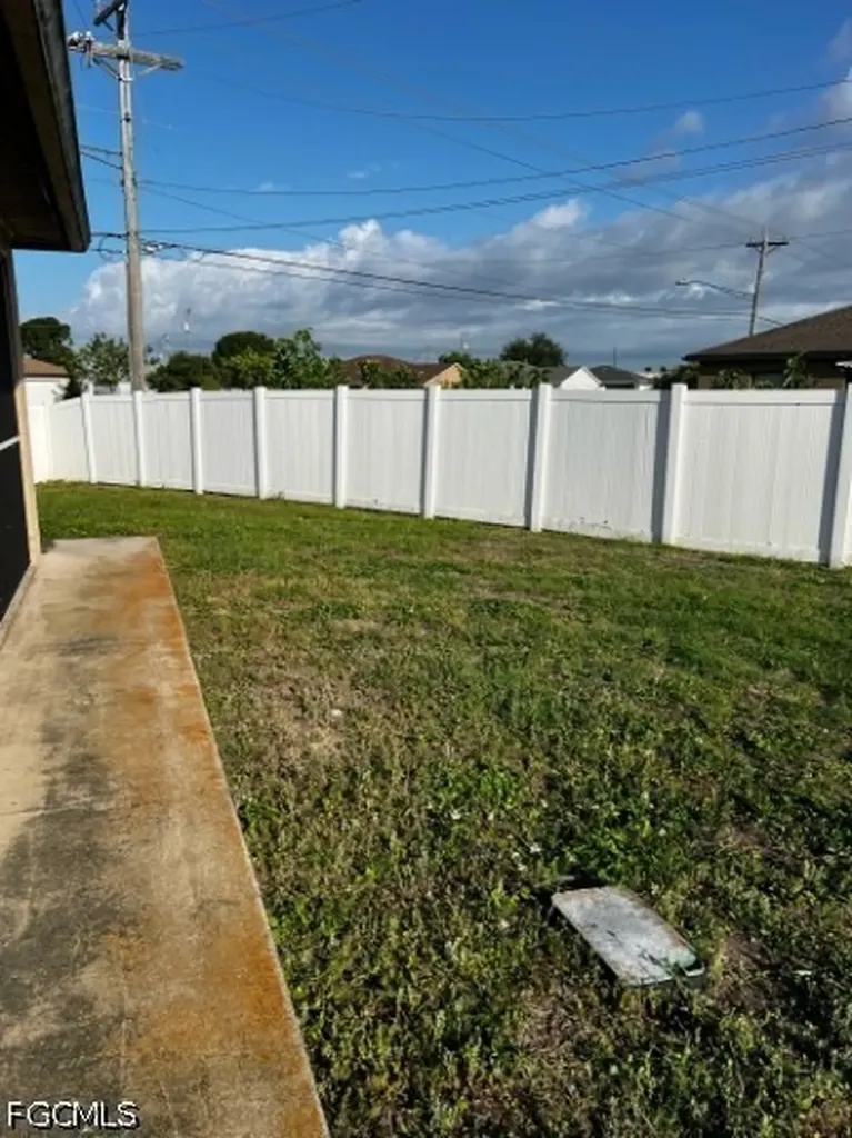 743 SW 6th Street Cape Coral FL 33991