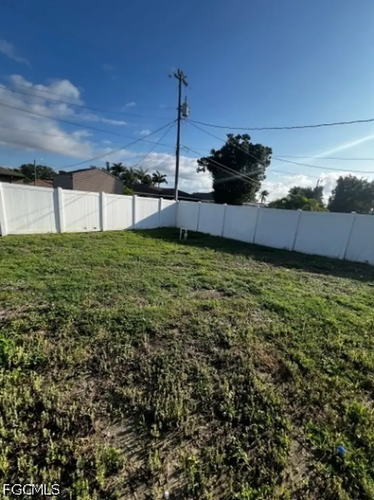 743 SW 6th Street Cape Coral FL 33991