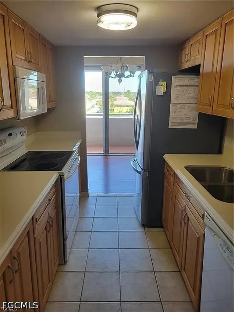4803 Sunset Court Cape Coral FL 33904