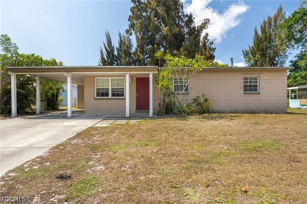 915 Hibiscus Lane North Fort Myers FL 33903