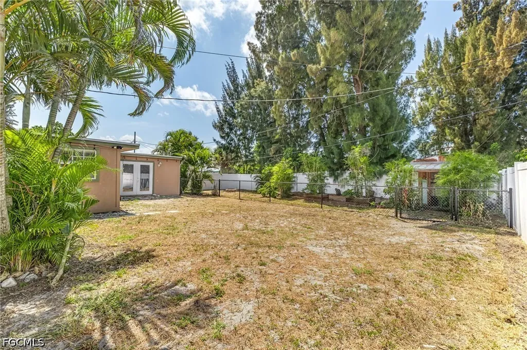915 Hibiscus Lane North Fort Myers FL 33903