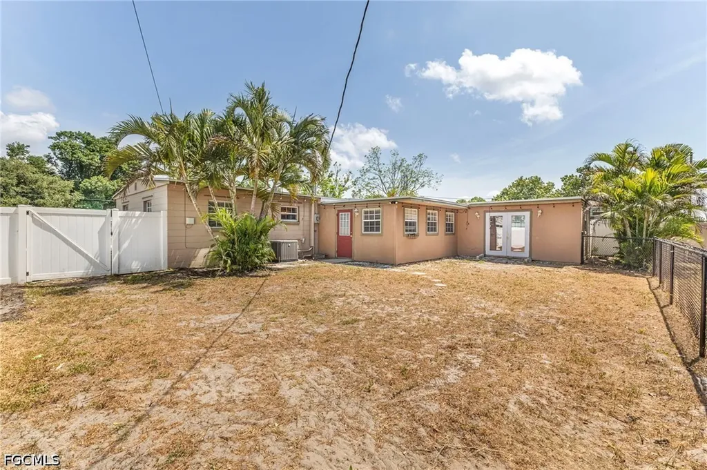 915 Hibiscus Lane North Fort Myers FL 33903