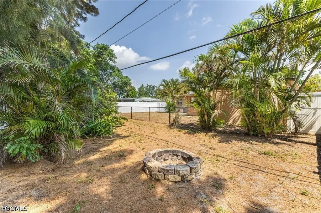 915 Hibiscus Lane North Fort Myers FL 33903