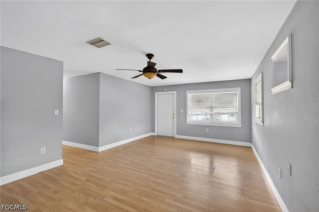915 Hibiscus Lane North Fort Myers FL 33903