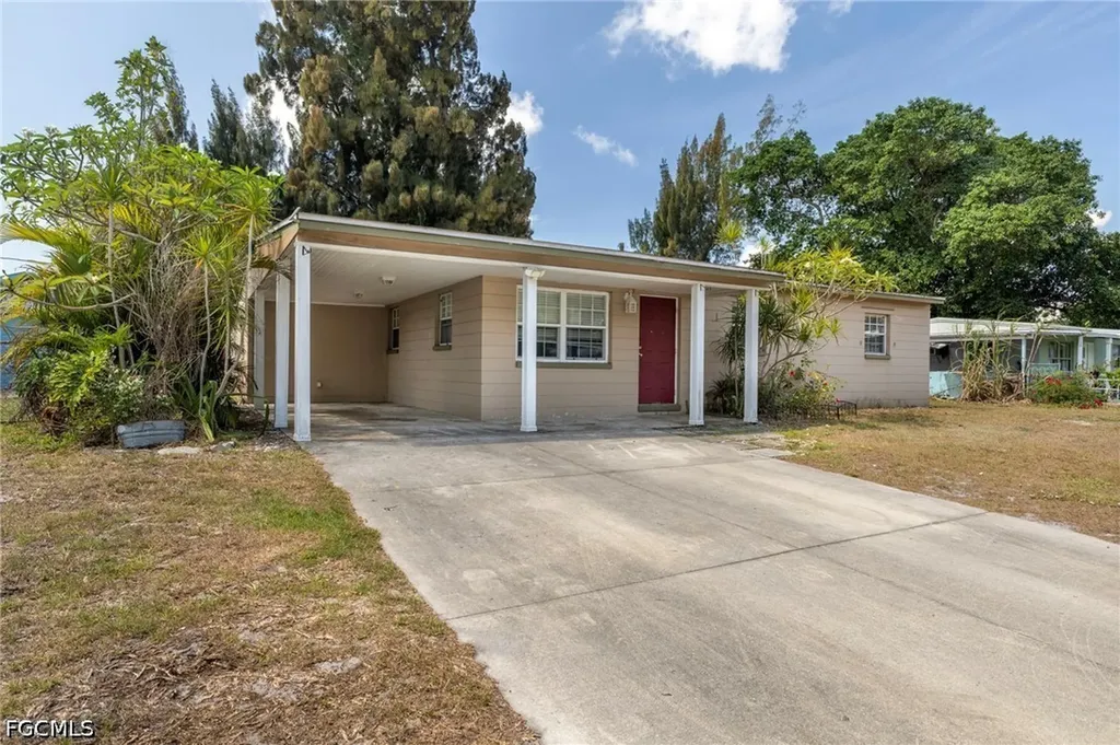 915 Hibiscus Lane North Fort Myers FL 33903