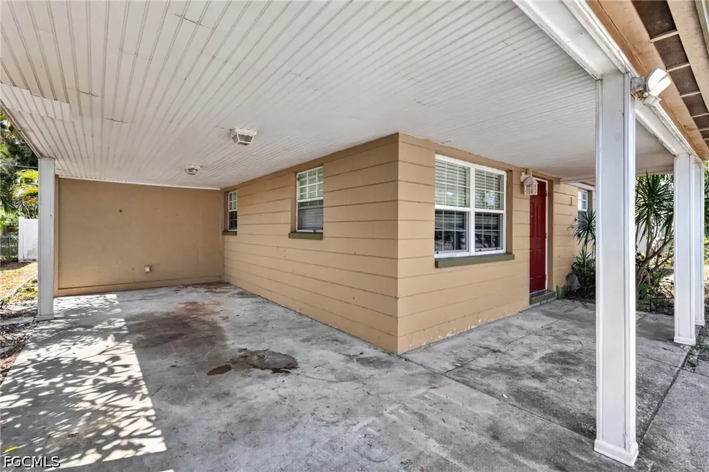 915 Hibiscus Lane North Fort Myers FL 33903