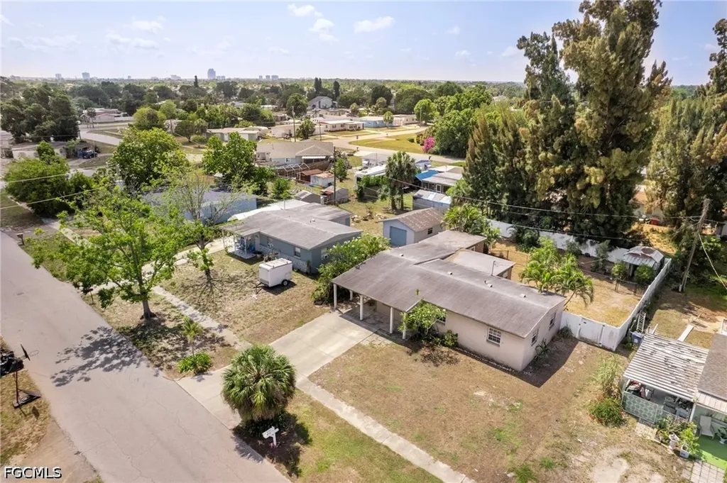 915 Hibiscus Lane North Fort Myers FL 33903