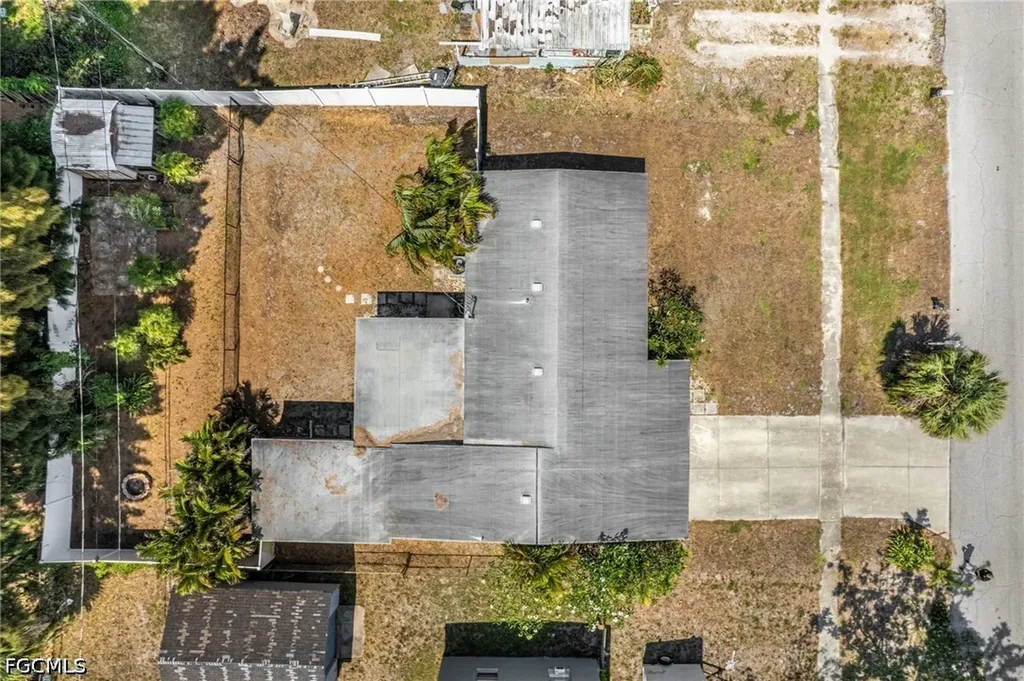 915 Hibiscus Lane North Fort Myers FL 33903