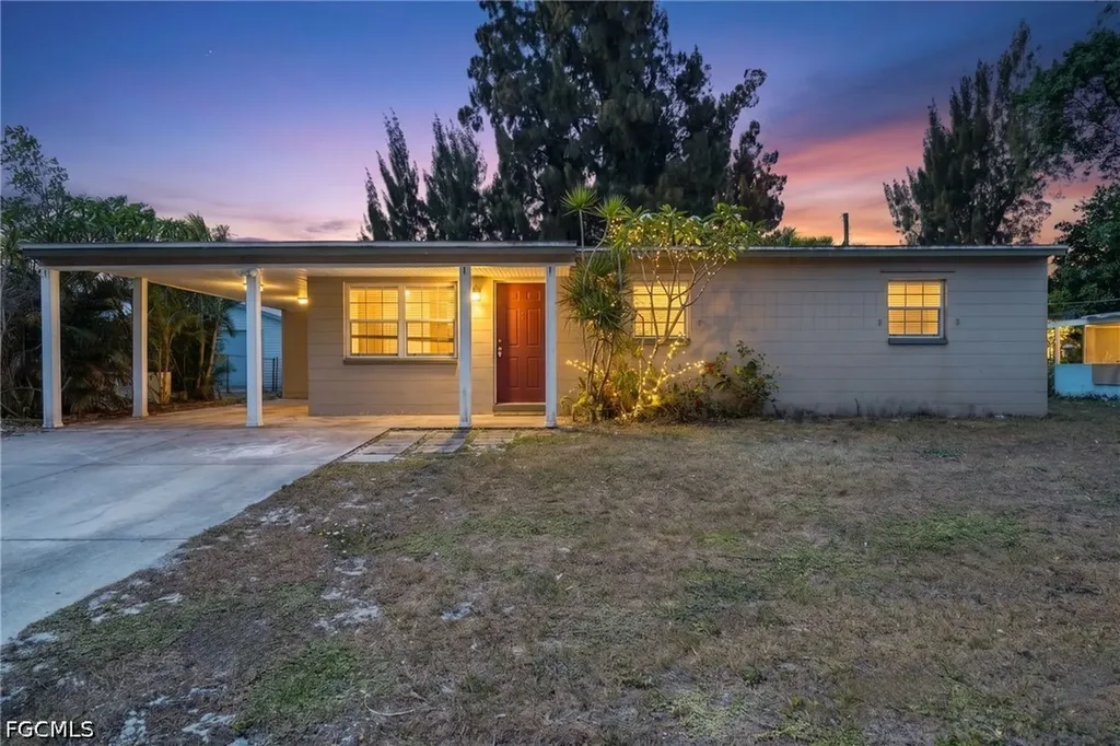 915 Hibiscus Lane North Fort Myers FL 33903