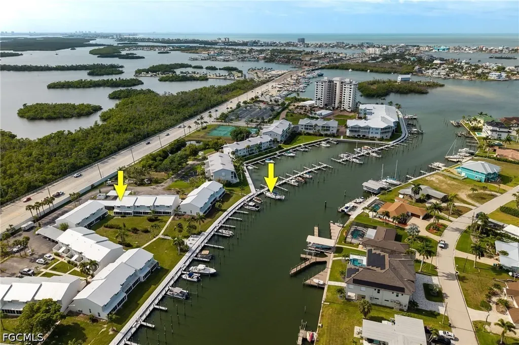 Fort Myers Beach FL, 18054 San Carlos Boulevard, Unit 159