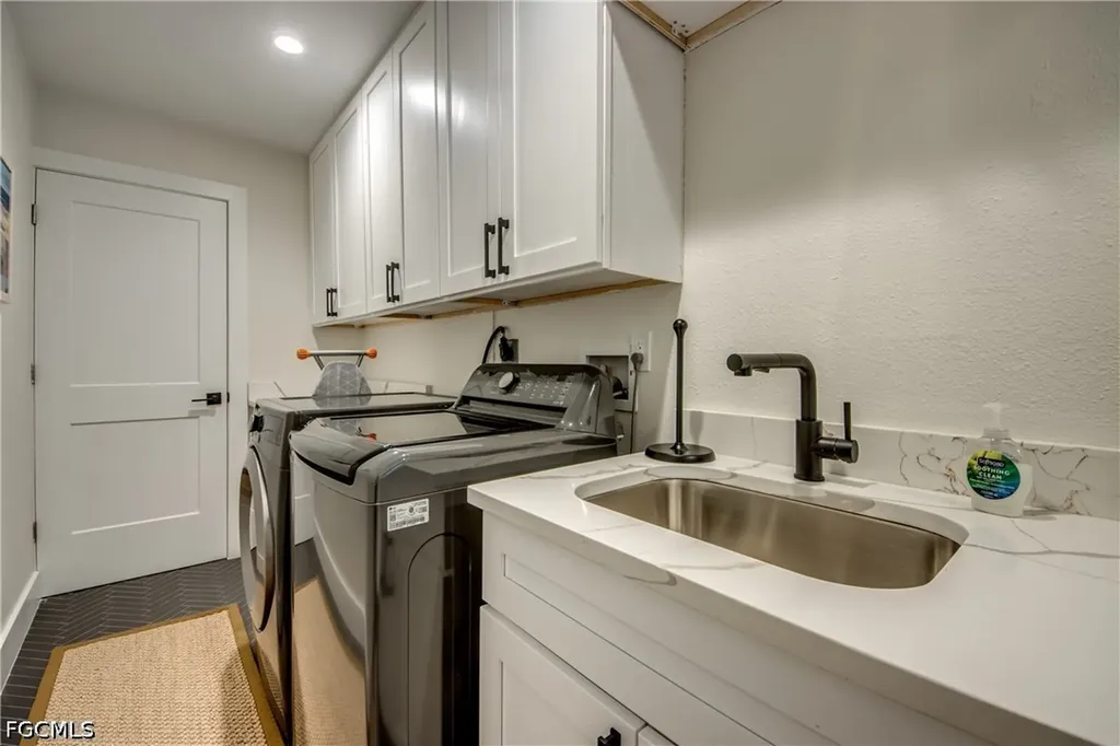 1022 Lindgren Boulevard Sanibel FL 33957