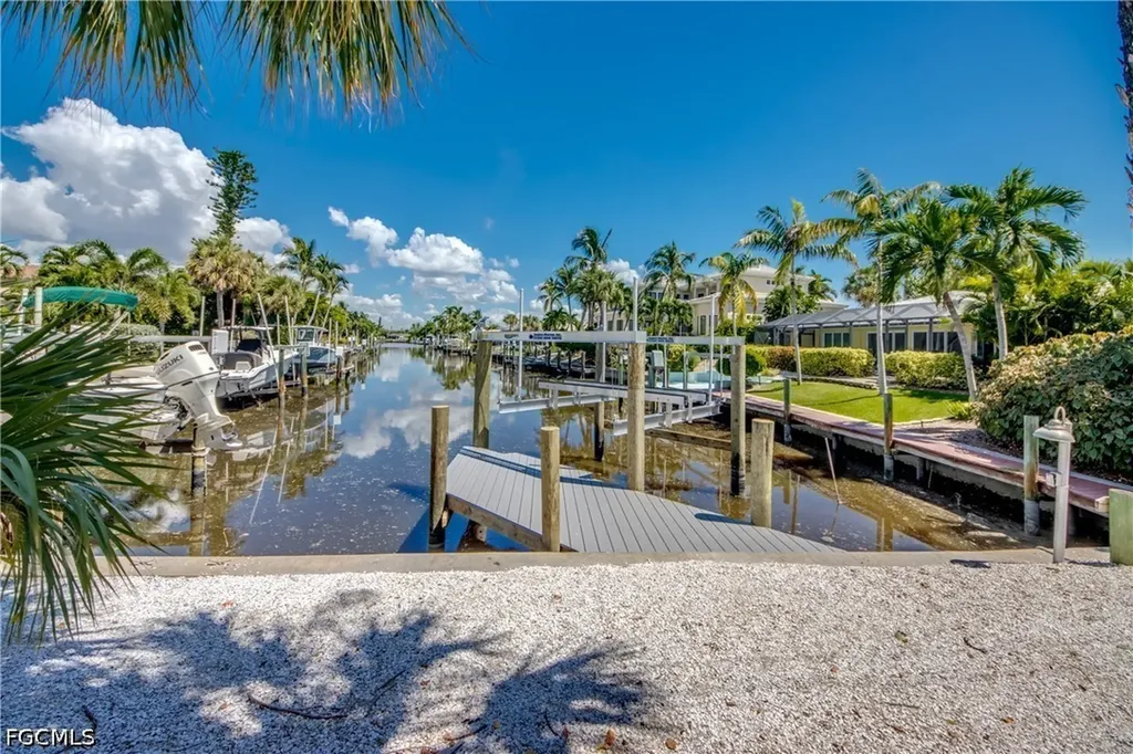 1022 Lindgren Boulevard Sanibel FL 33957