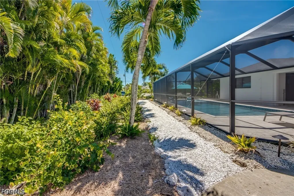 1022 Lindgren Boulevard Sanibel FL 33957