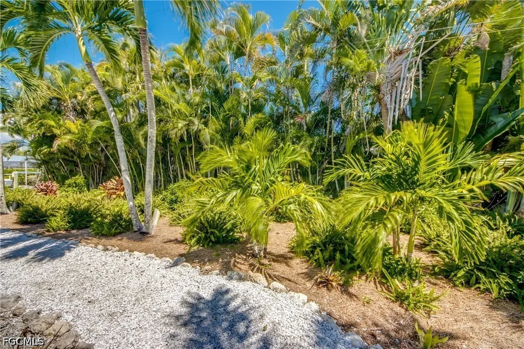 1022 Lindgren Boulevard Sanibel FL 33957