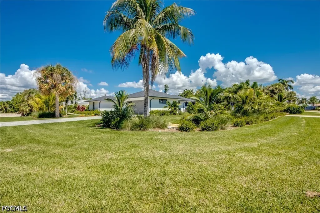 1022 Lindgren Boulevard Sanibel FL 33957