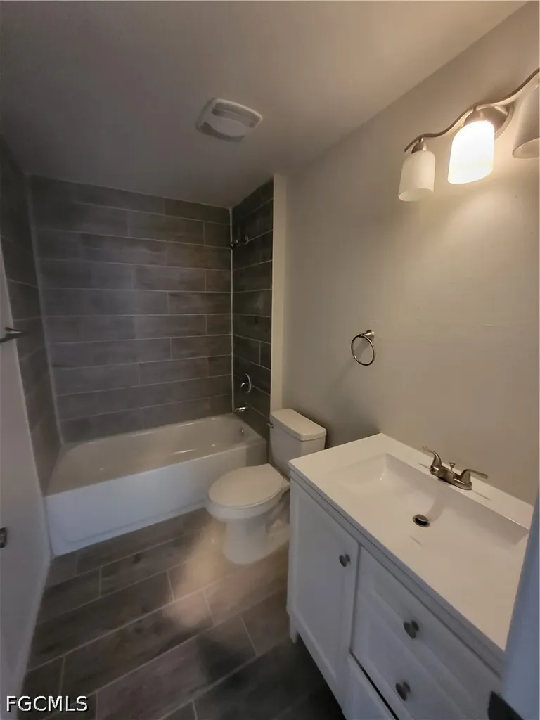 1714 NE 10th Lane Cape Coral FL 33909