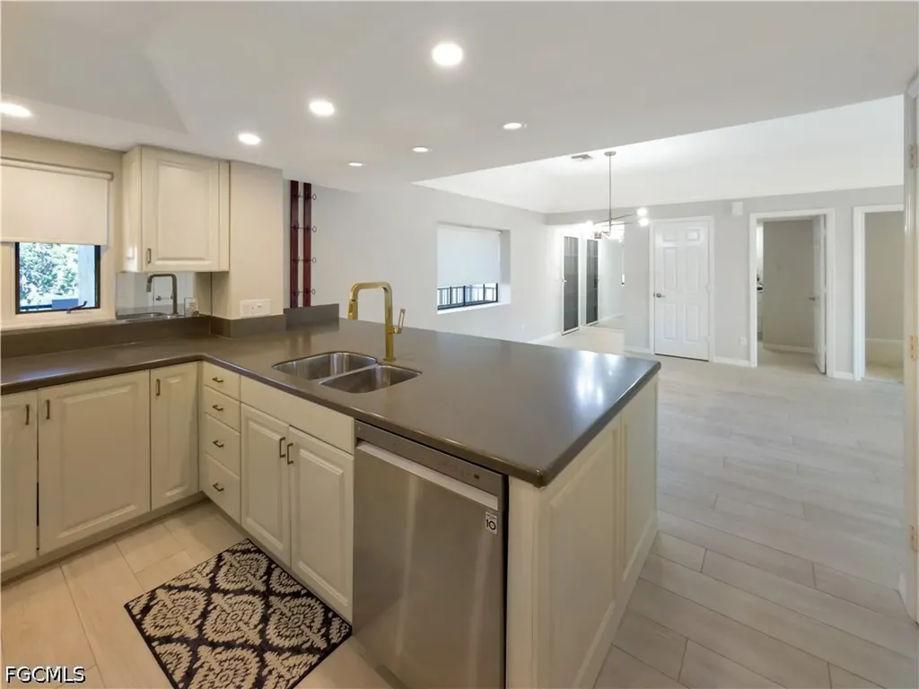 1518 Oyster Catcher Point Naples FL 34105