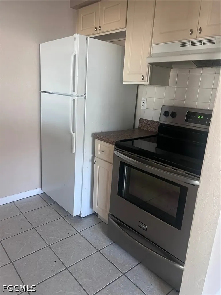 1315 SE 24th Avenue Cape Coral FL 33990