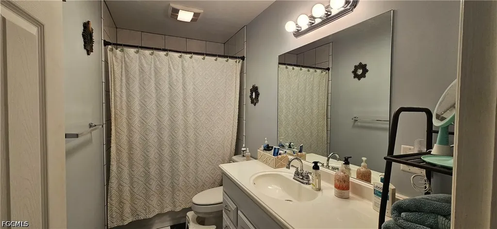 1823 SE 15th Street Cape Coral FL 33990