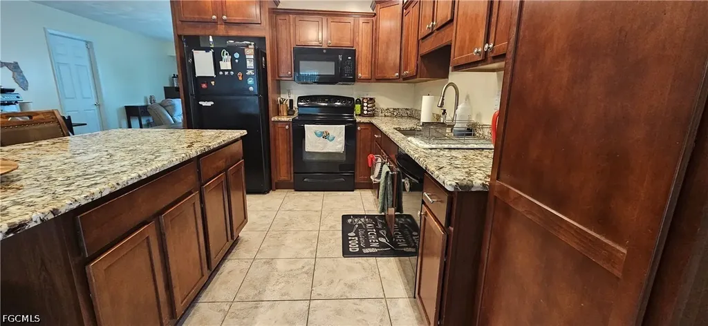 1823 SE 15th Street Cape Coral FL 33990