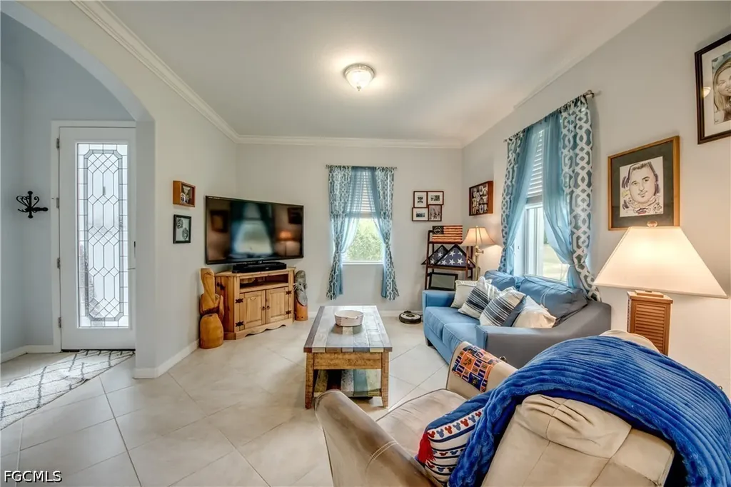 3613 Valle Santa Circle Cape Coral FL 33909