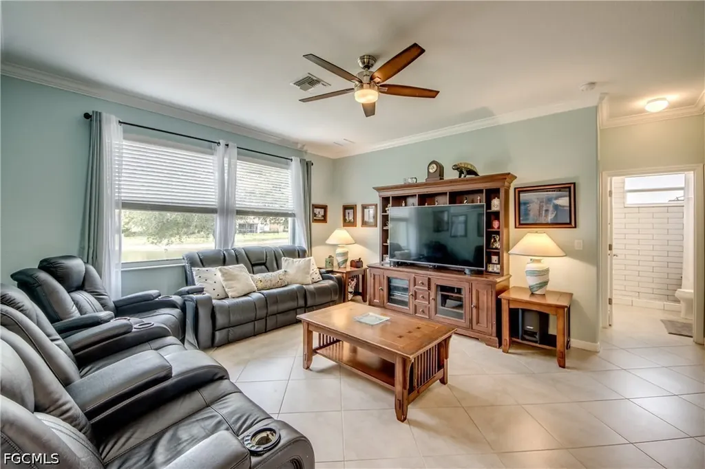 3613 Valle Santa Circle Cape Coral FL 33909