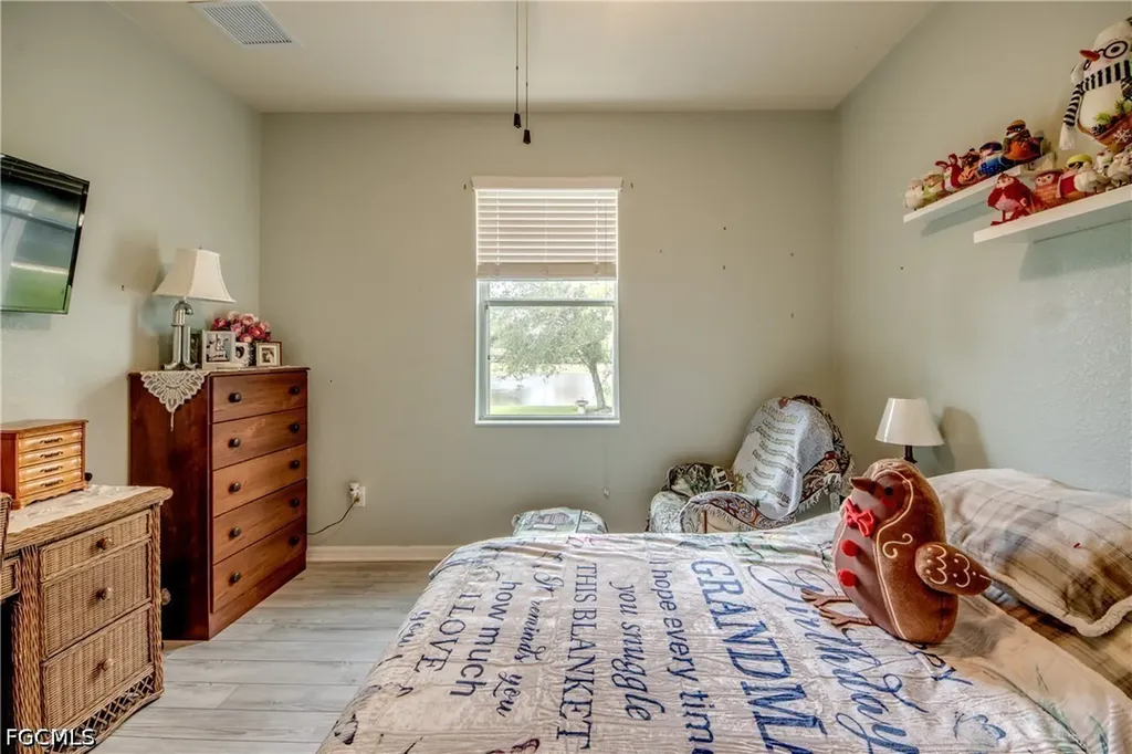 3613 Valle Santa Circle Cape Coral FL 33909