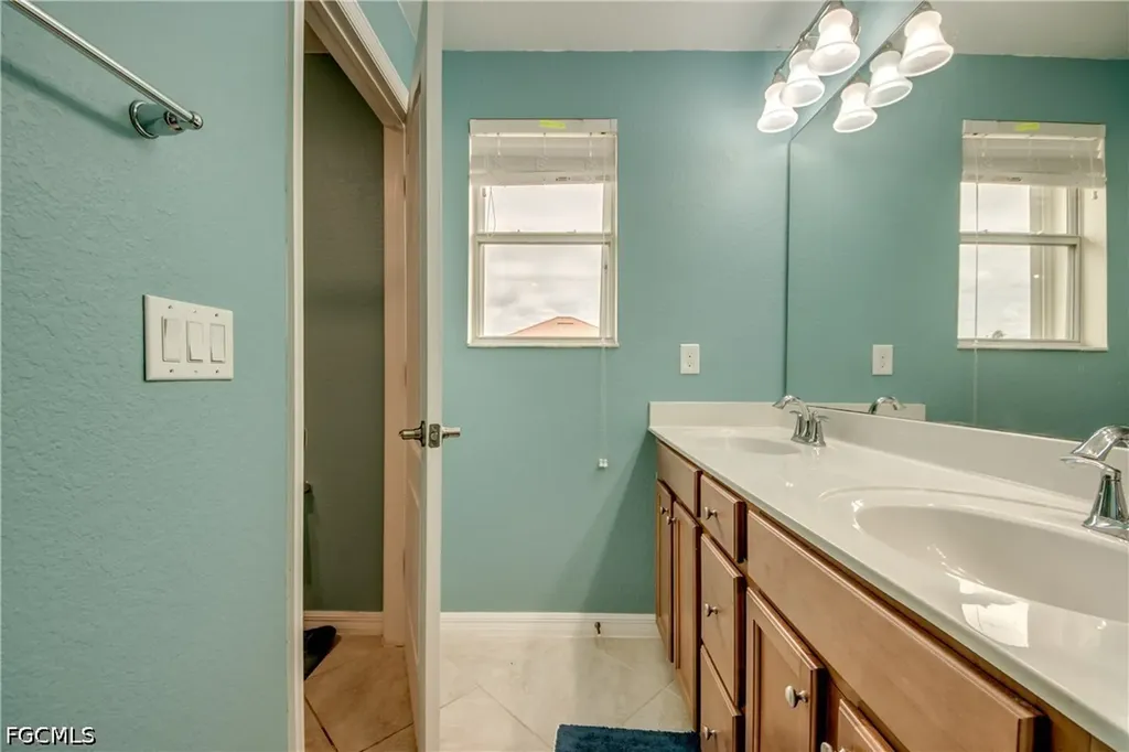 3613 Valle Santa Circle Cape Coral FL 33909