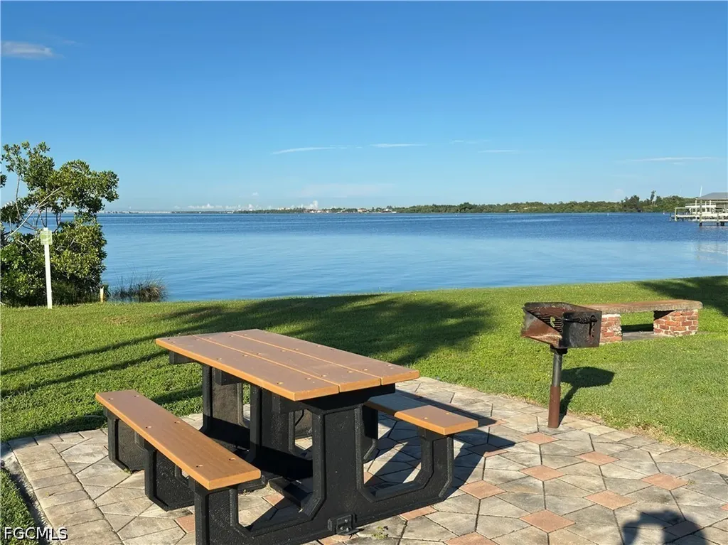 2205 Channel Way North Fort Myers FL 33917