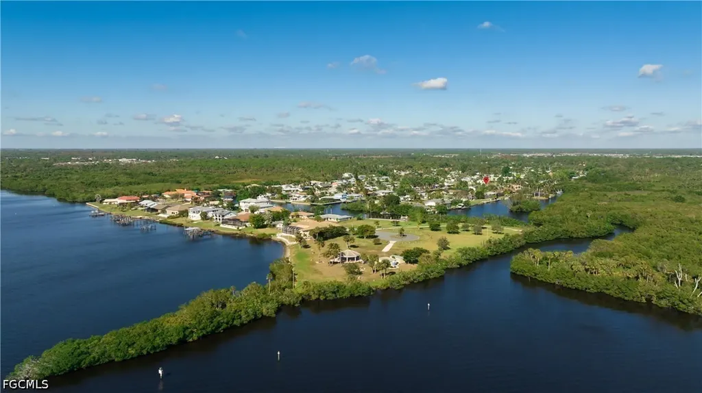 2205 Channel Way North Fort Myers FL 33917