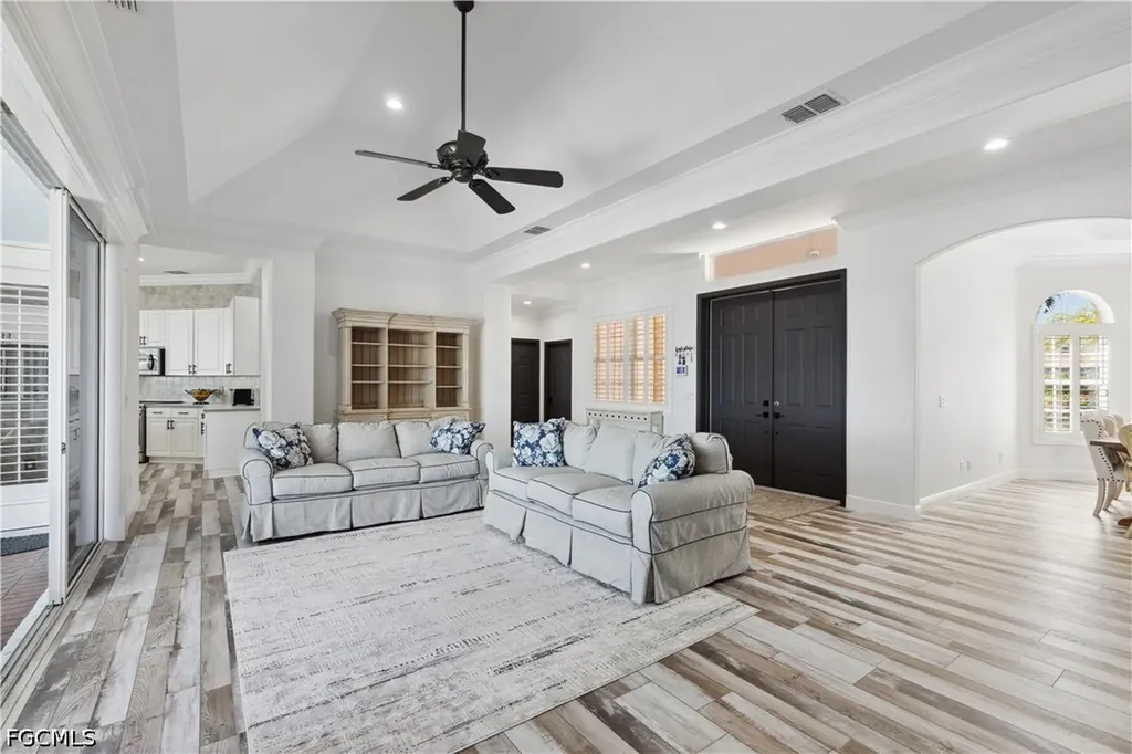 2202 Grove Drive Naples FL 34120
